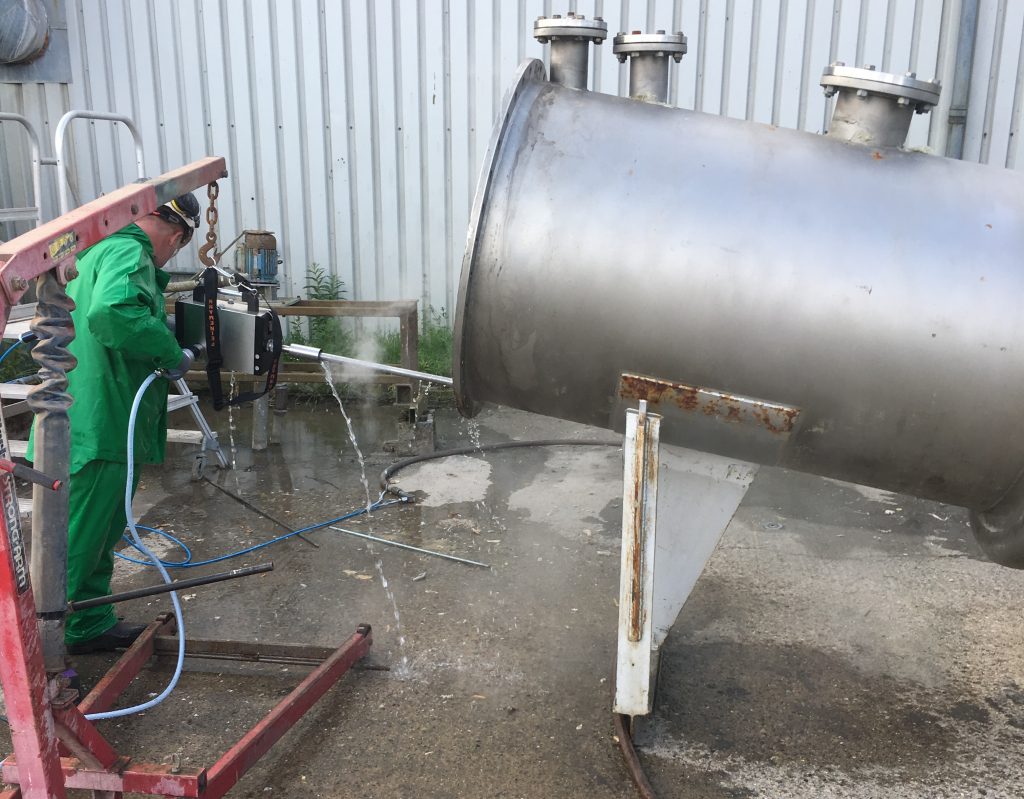 choosing the right water jetting equipment for pipe cleaning